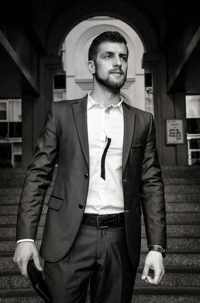 Yakışıklı erkek ceketi