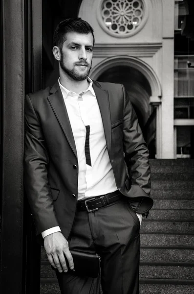 Yakışıklı erkek ceketi