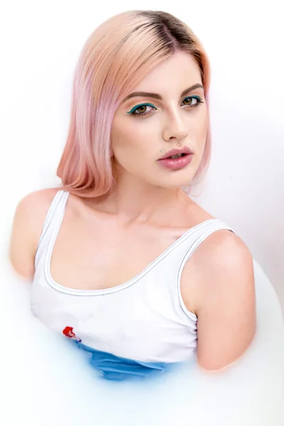 Žena s růžovými vlasy — Stock fotografie