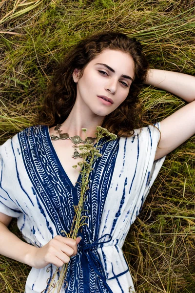 Young girl in folk clothes — Stock Photo, Image