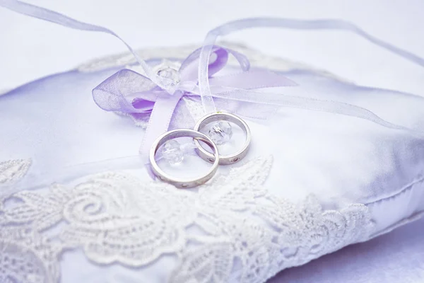 Golden wedding rings — Stock Photo, Image