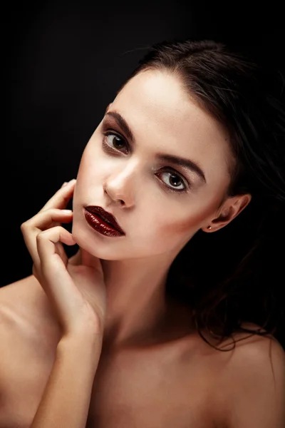 Pretty brunette female face — Stock Photo, Image