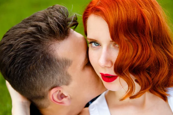 Redheaded woman with man — Stock Photo, Image