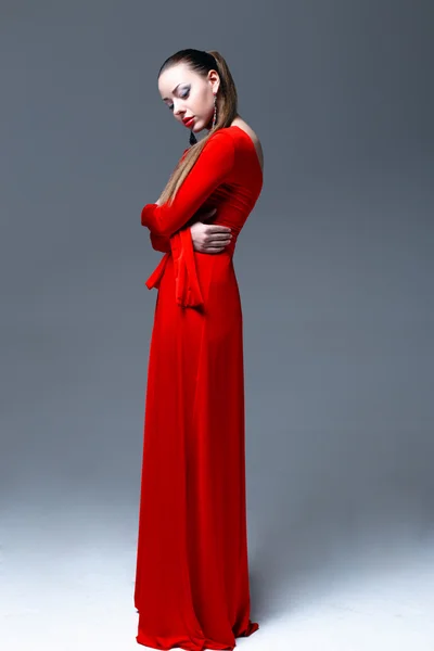 Modelo bonito em vestido vermelho — Fotografia de Stock