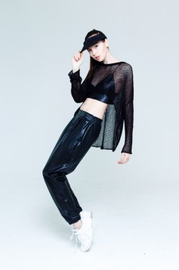 Modern giysiler kadında