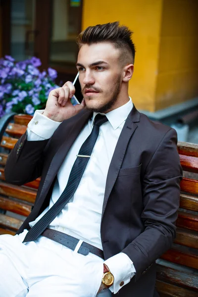 Homem elegante bonito — Fotografia de Stock