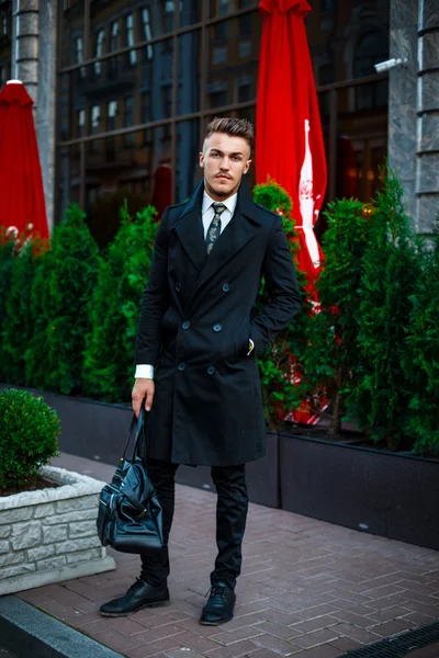 Hombre guapo y elegante — Foto de Stock