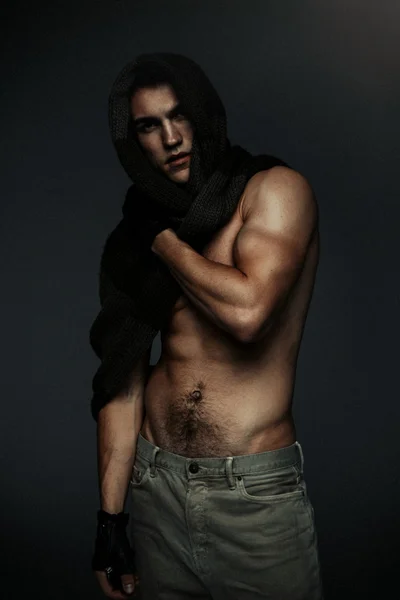 Moda mężczyzna topless — Zdjęcie stockowe