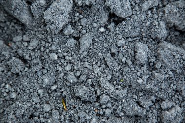 Biraz ezilmiş olan çakıl ile zemin