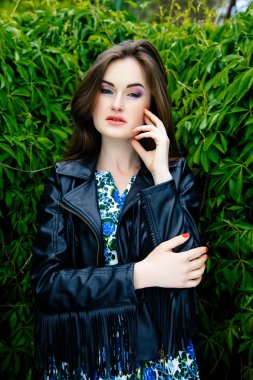 kadın siyah deri ceket