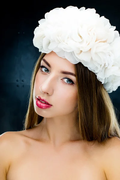 Sensual woman in floral wreath — Stock Photo, Image