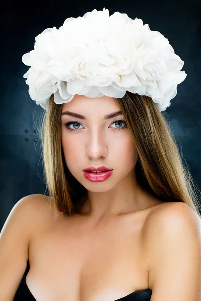 Sensual woman in floral wreath — Stock Photo, Image