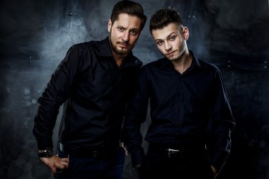 genç yakışıklı erkekler