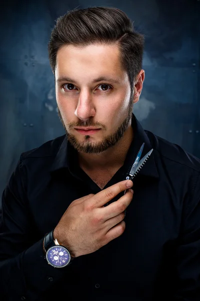 Man holding scissors — Stock Photo, Image