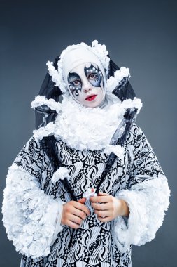 Neşeli palyaço ile portre kadar kapatın