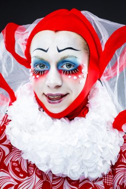 Neşeli palyaço ile portre kadar kapatın