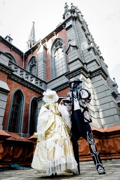 Mann und Frau im Karneval von Venedig — Stockfoto