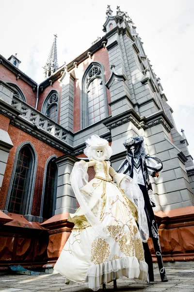 Homem e mulher vestidos no carnaval de Veneza — Fotografia de Stock