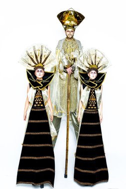 Karnaval maskeli adam ve kadın