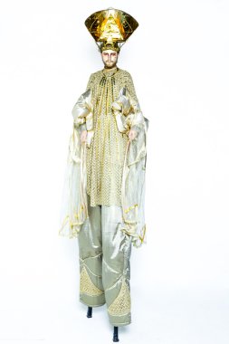 Karnaval maskeli adam