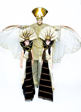 Karnaval maskeli adam ve kadın