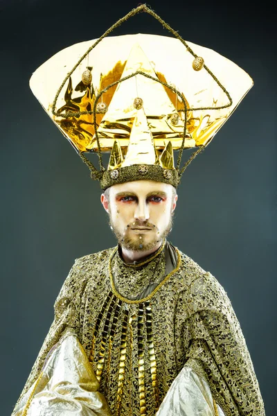 Карнавальный человек в маске — стоковое фото