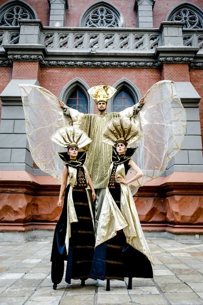 Carnaval Hombre y mujeres enmascarados — Foto de Stock