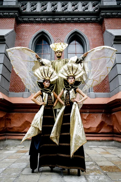 Karneval maskierte Männer und Frauen — Stockfoto