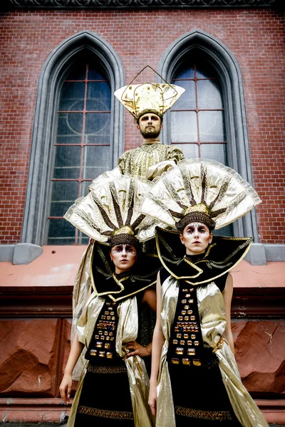 Carnaval Hombre y mujeres enmascarados — Foto de Stock