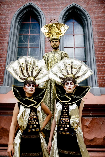 Karnaval maskeli adam ve kadın — Stok fotoğraf