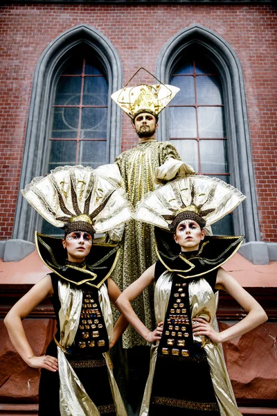 Carnaval Hombre y mujeres enmascarados — Foto de Stock