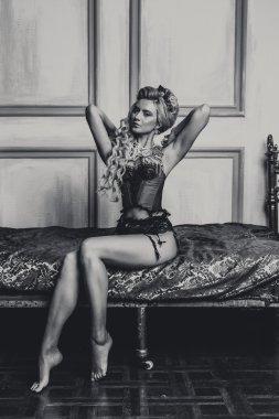 Ortaçağ korse kadında