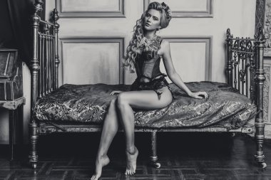 Ortaçağ korse kadında