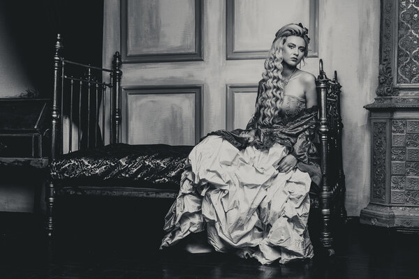 Retro baroque fashion woman