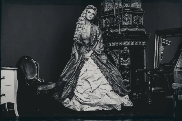 Ретро барокова мода жінка — стокове фото
