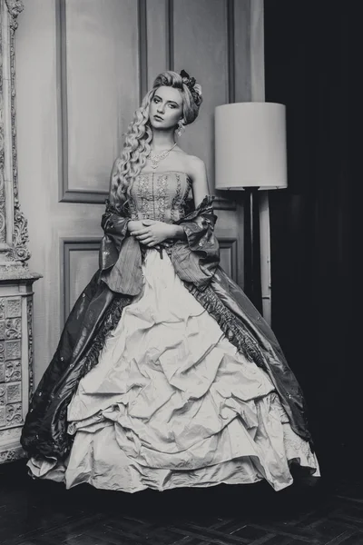 Retro barokke mode vrouw — Stockfoto
