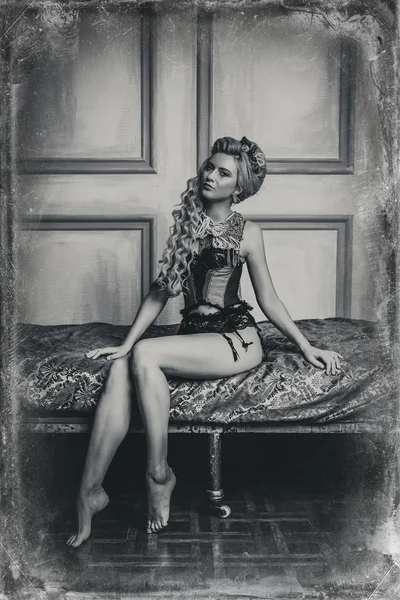 Donna in corsetto medievale — Foto Stock