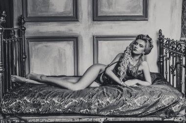 Ortaçağ korse kadında