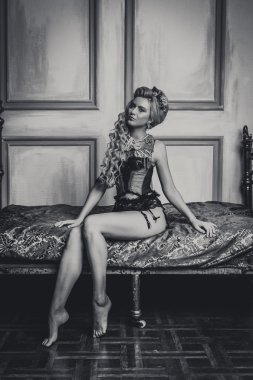 Ortaçağ korse kadında