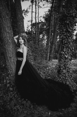 güzel elbise, güzel bir kadın