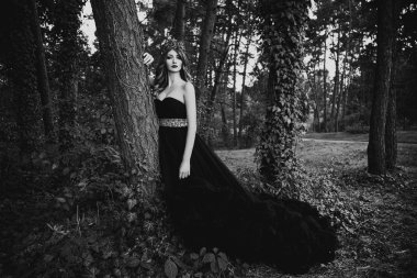 güzel elbise, güzel bir kadın