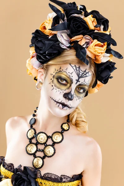 Vrouw met suiker schedel make-up — Stockfoto