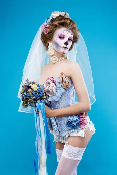 Femme avec maquillage de crâne de sucre — Photo