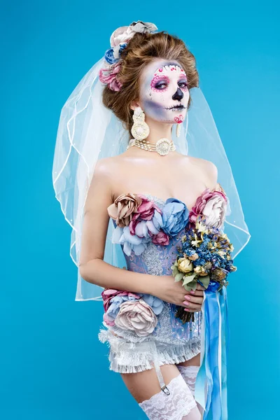 Жінка з макіяжем з цукрового черепа — стокове фото