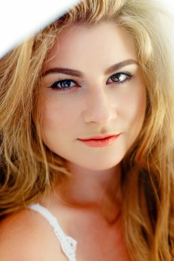 Güzel bir kadının portresi