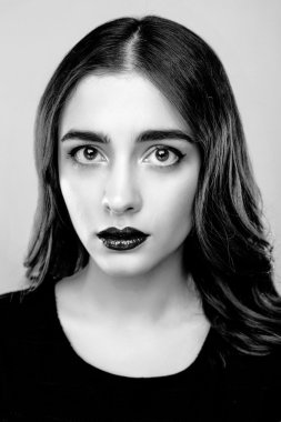 kadın üzgün bir ifade ile