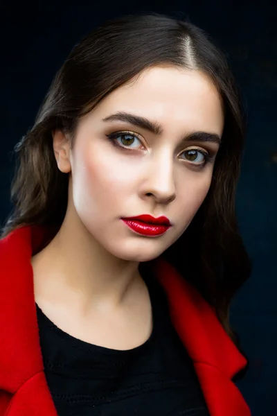 Portrait of young woman — Stock Photo, Image