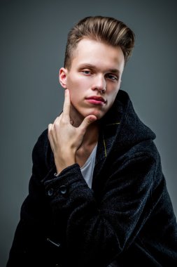 Genç hippi erkek modeli