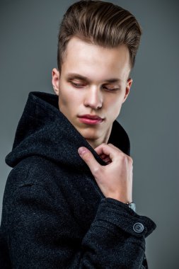 Genç hippi erkek modeli