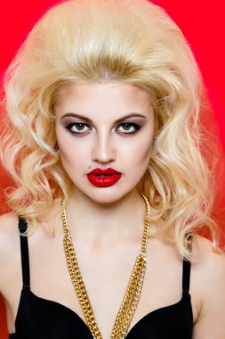 Glam rock'çı kadın portresi